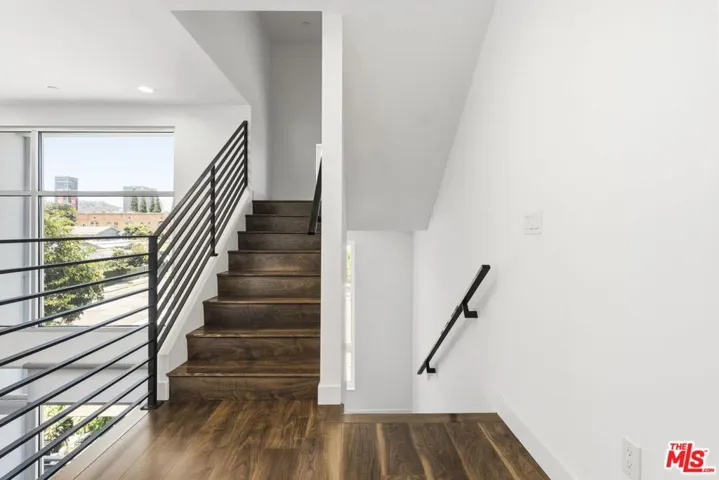 6021 W Beachwood Lane, Los Angeles, California 90038