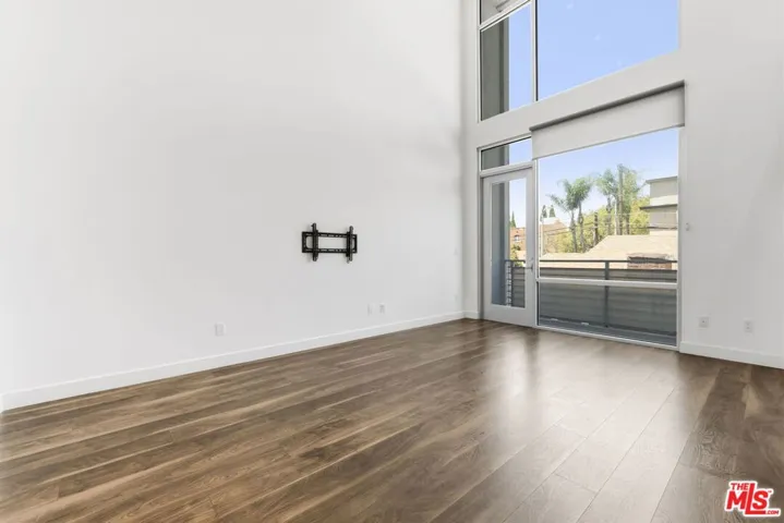 6021 W Beachwood Lane, Los Angeles, California 90038