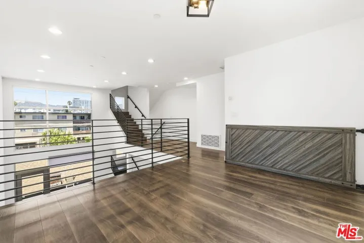 6021 W Beachwood Lane, Los Angeles, California 90038