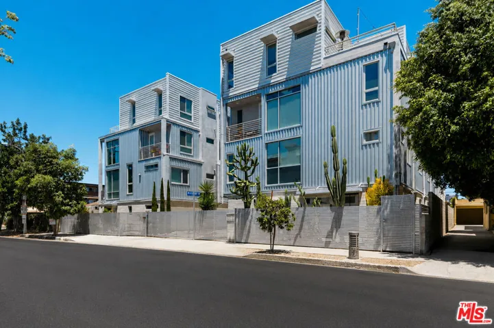 6021 W Beachwood Lane, Los Angeles, California 90038