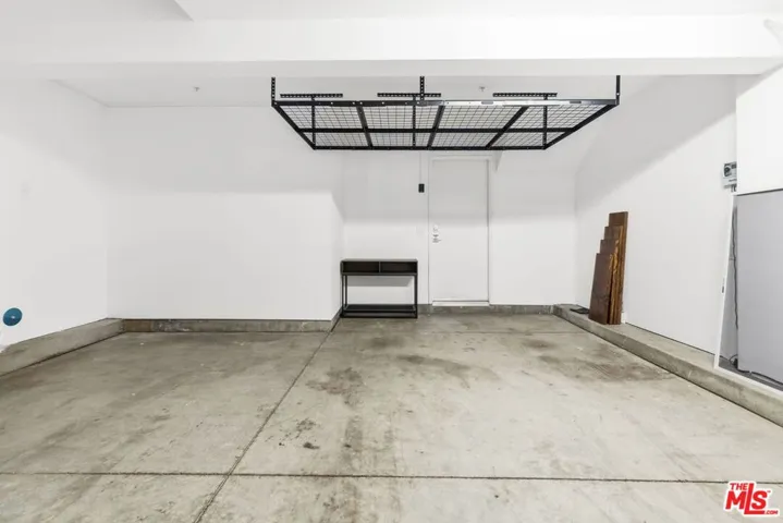 6021 W Beachwood Lane, Los Angeles, California 90038