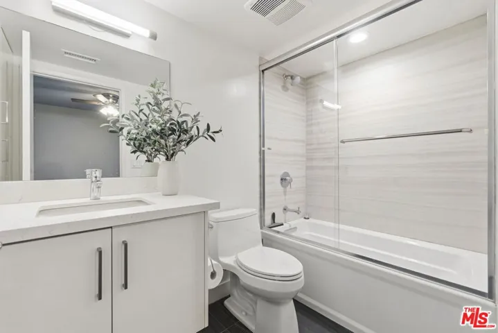 6021 W Beachwood Lane, Los Angeles, California 90038