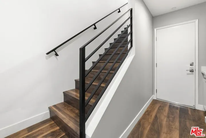 6021 W Beachwood Lane, Los Angeles, California 90038