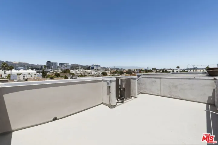 6021 W Beachwood Lane, Los Angeles, California 90038