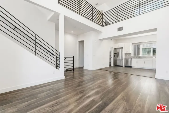 6021 W Beachwood Lane, Los Angeles, California 90038