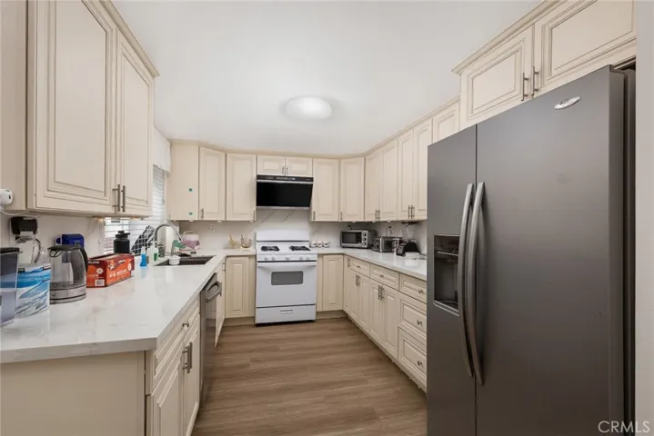 19748 Castlebar Dr – New cabinets and countertops
