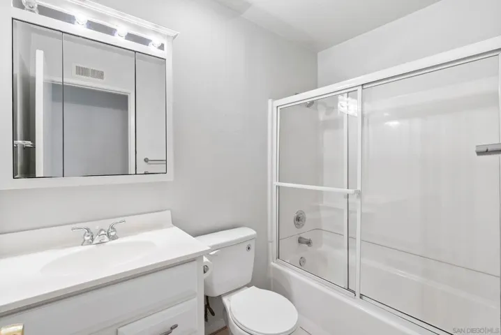 6998 Camino Degrazia, San Diego, California 92111