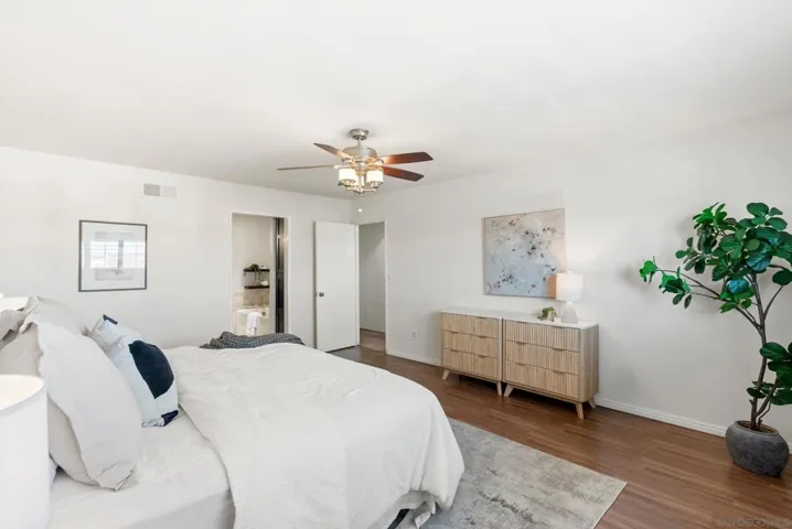 6998 Camino Degrazia, San Diego, California 92111