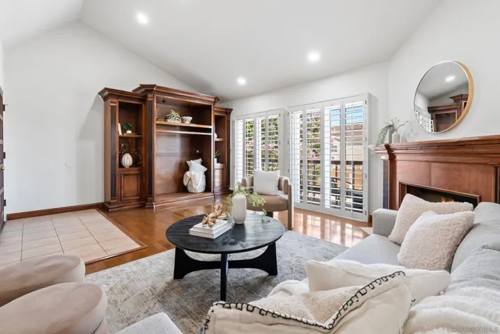 6998 Camino Degrazia, San Diego, California 92111