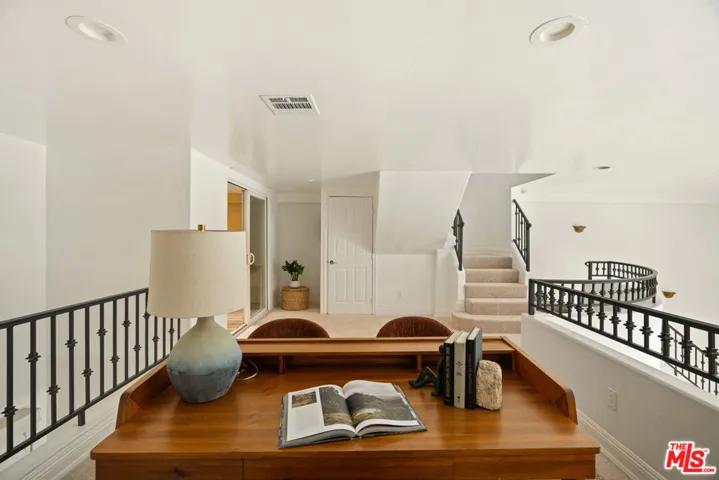 11982 Mayfield Avenue D, Los Angeles, California 90049
