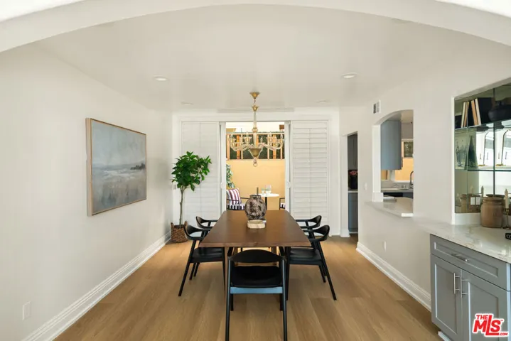 11982 Mayfield Avenue D, Los Angeles, California 90049