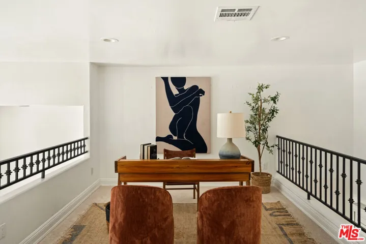 11982 Mayfield Avenue D, Los Angeles, California 90049