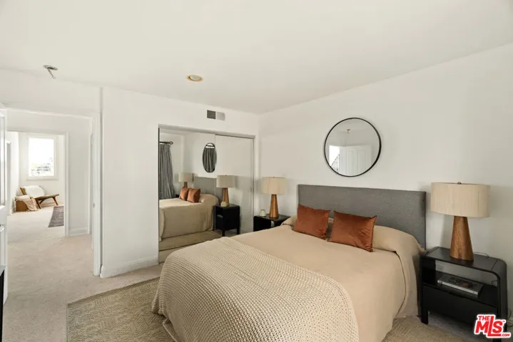 11982 Mayfield Avenue D, Los Angeles, California 90049