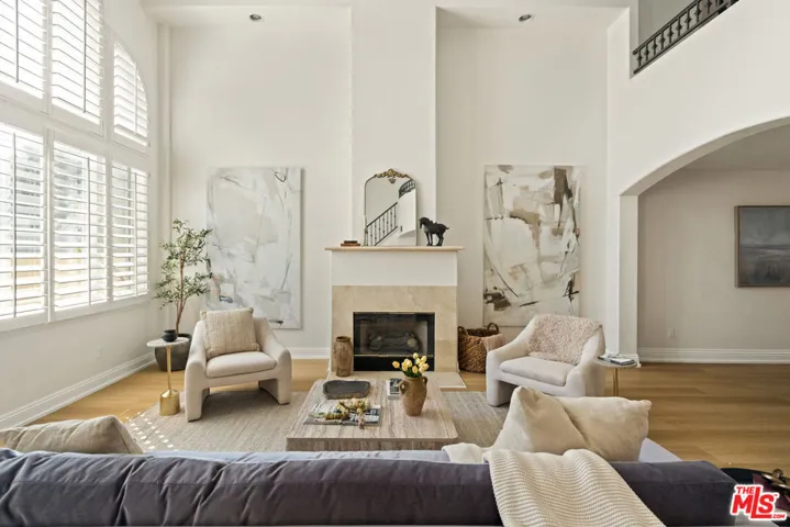 11982 Mayfield Avenue D, Los Angeles, California 90049
