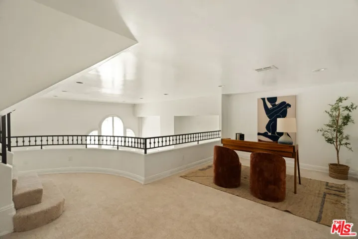 11982 Mayfield Avenue D, Los Angeles, California 90049