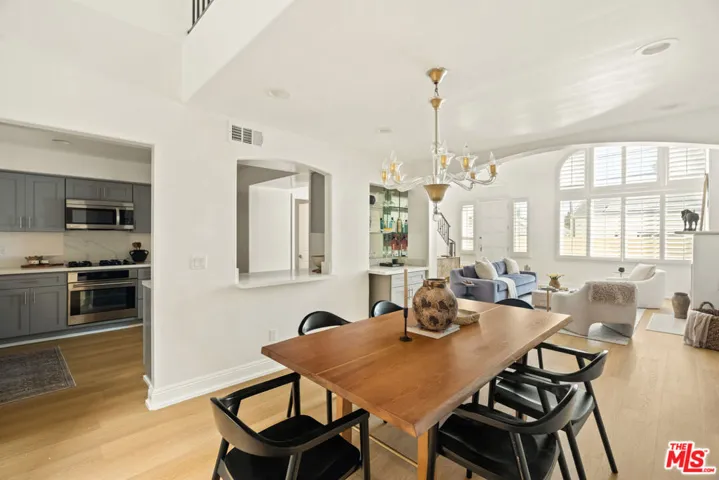11982 Mayfield Avenue D, Los Angeles, California 90049