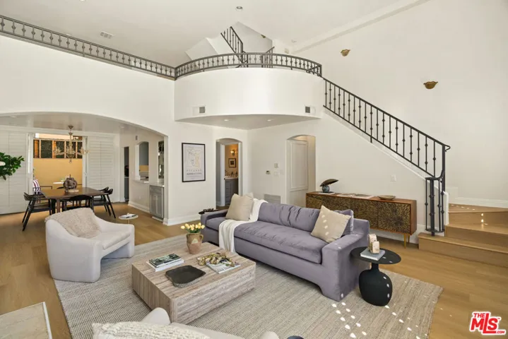 11982 Mayfield Avenue D, Los Angeles, California 90049
