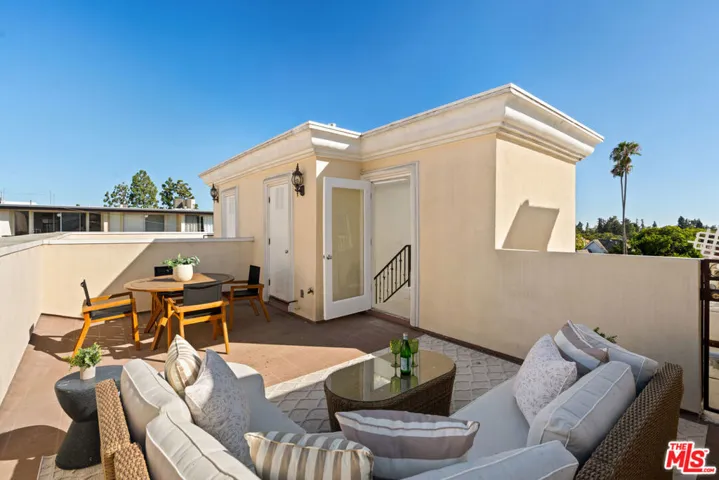 11982 Mayfield Avenue D, Los Angeles, California 90049