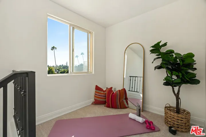 11982 Mayfield Avenue D, Los Angeles, California 90049