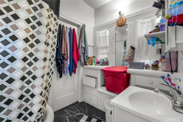 9019 S San Pedro, Los Angeles, California 90003