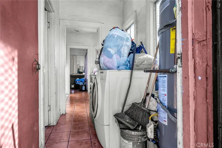 9019 S San Pedro, Los Angeles, California 90003