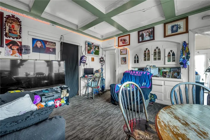 9019 S San Pedro, Los Angeles, California 90003