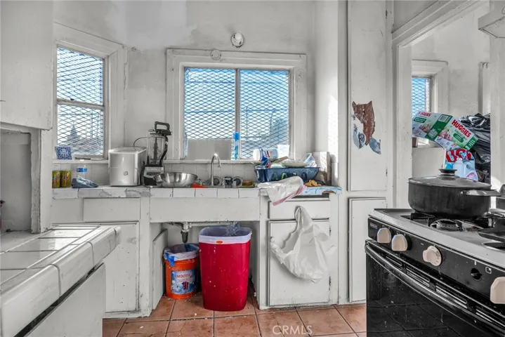9019 S San Pedro, Los Angeles, California 90003