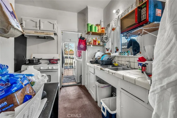 9019 S San Pedro, Los Angeles, California 90003