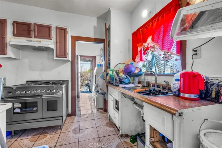 9019 S San Pedro, Los Angeles, California 90003