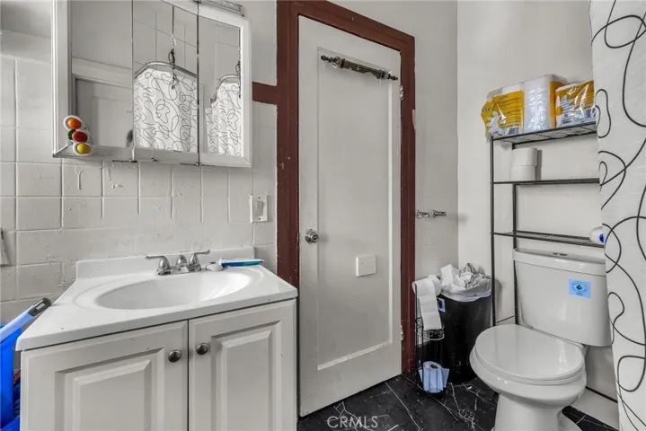 9019 S San Pedro, Los Angeles, California 90003