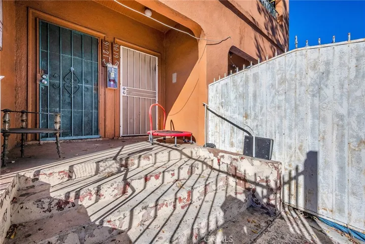 9019 S San Pedro, Los Angeles, California 90003