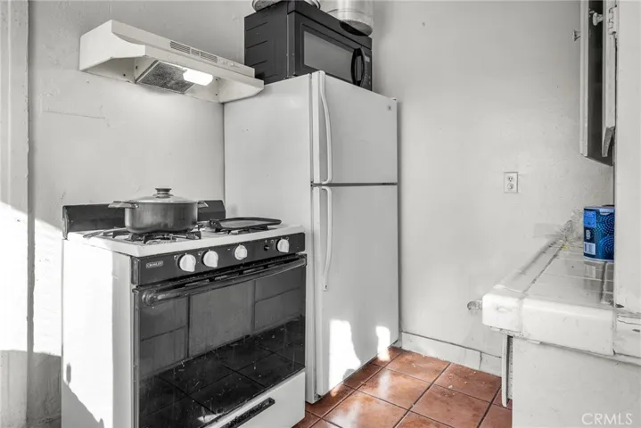 9019 S San Pedro, Los Angeles, California 90003