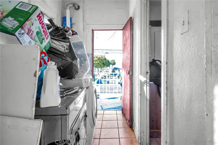 9019 S San Pedro, Los Angeles, California 90003