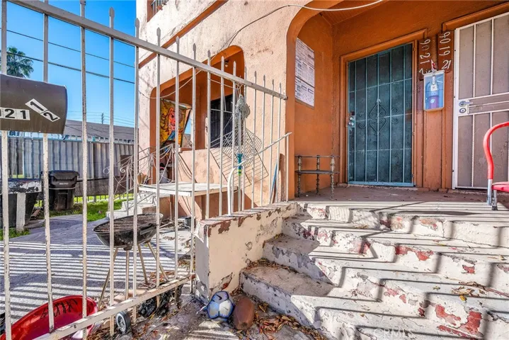 9019 S San Pedro, Los Angeles, California 90003