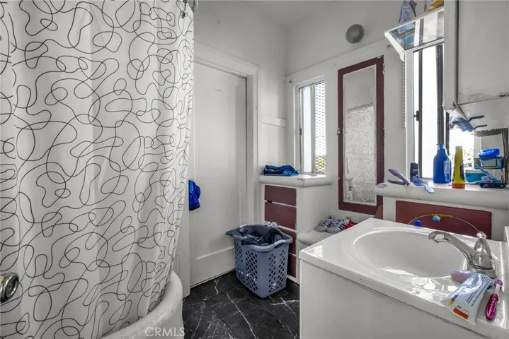 9019 S San Pedro, Los Angeles, California 90003