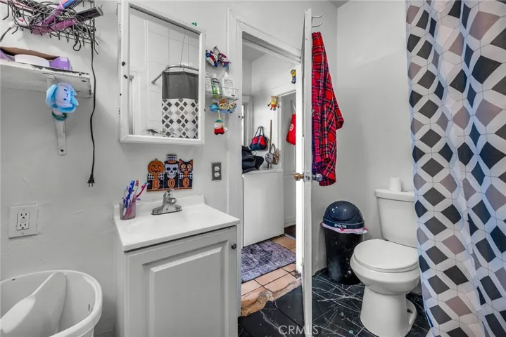 9019 S San Pedro, Los Angeles, California 90003