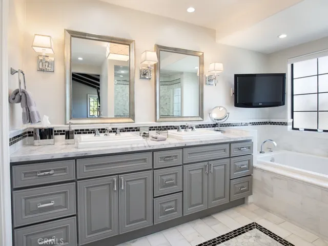 Primary bath