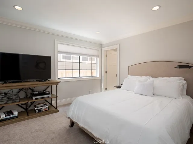 Lower bedroom