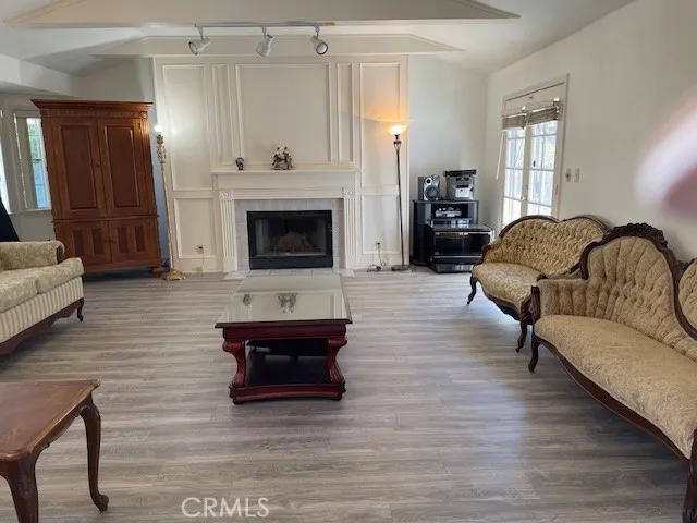 18530 Linnet, Tarzana, California 91356