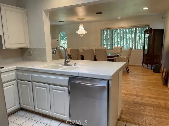 18530 Linnet, Tarzana, California 91356