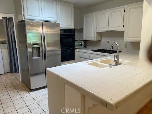 18530 Linnet, Tarzana, California 91356
