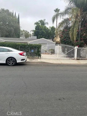 18530 Linnet, Tarzana, California 91356