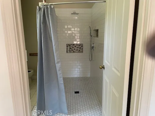 18530 Linnet, Tarzana, California 91356