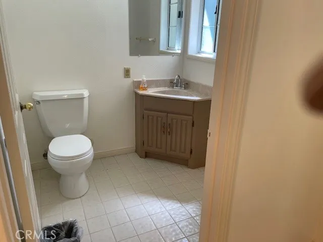 18530 Linnet, Tarzana, California 91356