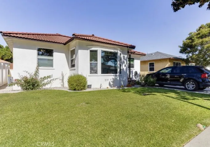 5033 Adenmoor, Lakewood, California 90713