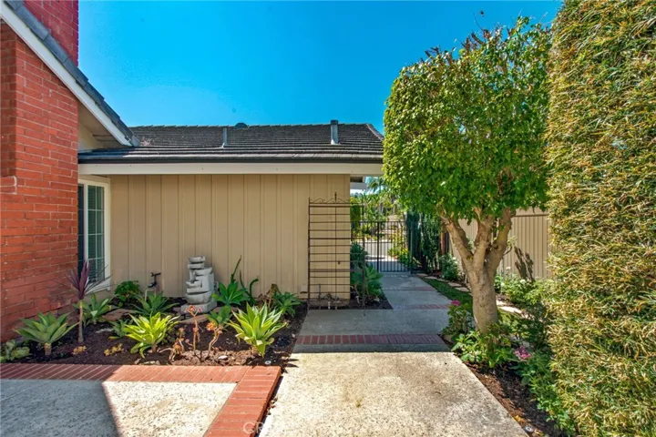 4981 Paseo Segovia, Irvine, California 92603