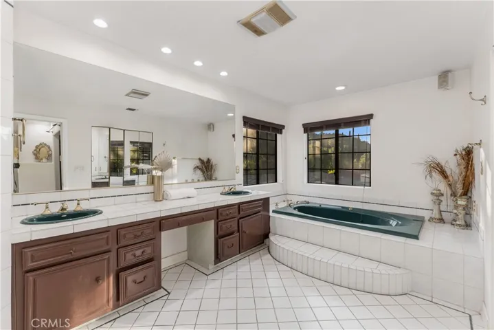 9348 Tujunga Canyon, Tujunga, California 91042