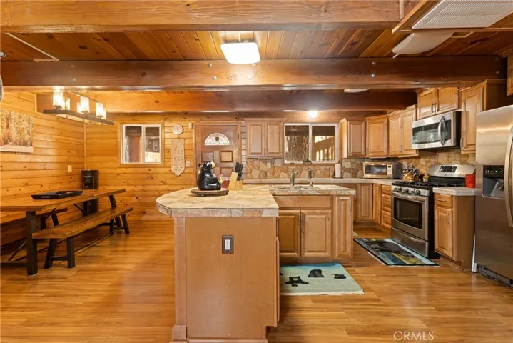 792 Golden West, Big Bear Lake, California 92315