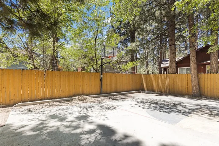792 Golden West, Big Bear Lake, California 92315