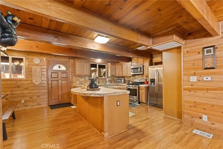 792 Golden West, Big Bear Lake, California 92315